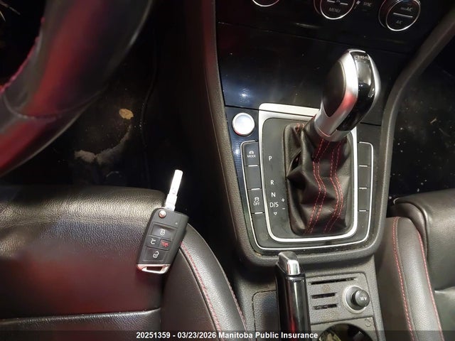 20251359 :رقم المزاد ، 3VW4T7AU3FM088774 vin ، 2015 Volkswagen Gti 2.0t مزاد بيع