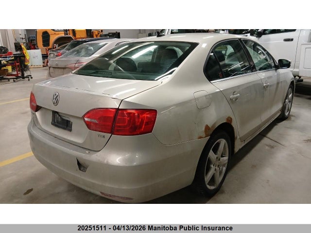 20251511 :رقم المزاد ، 3VWLL7AJ8BM084795 vin ، 2011 Volkswagen Jetta 2.0 Tdi مزاد بيع