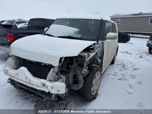 Scion XB 2014 JTLZE4FEXEJ055497 Image 2