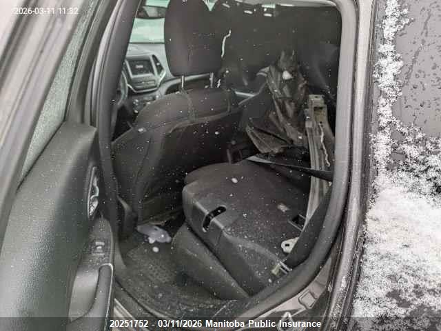 1C4PJMCX0KD274709 Jeep Cherokee North