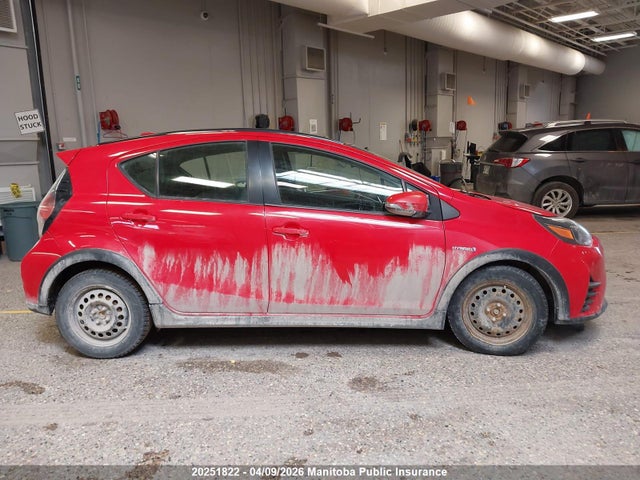 JTDKDTB39J1608228 Toyota PRIUS C