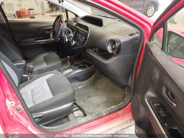 JTDKDTB39J1608228 Toyota PRIUS C