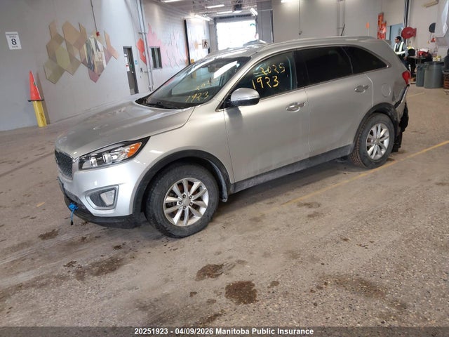 5XYPG4A32GG020894 KIA SORENTO LX