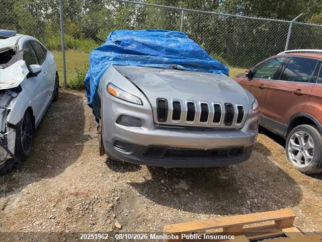 1C4PJMAB3GW358333 Jeep Cherokee Sport