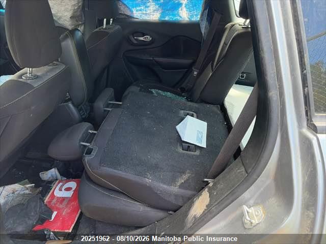 1C4PJMAB3GW358333 Jeep Cherokee Sport