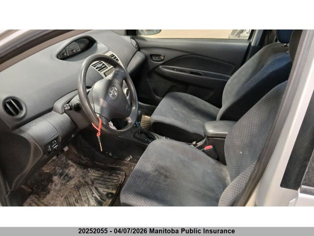 20252055 :رقم المزاد ، JTDBT923X81217458 vin ، 2008 Toyota Yaris مزاد بيع