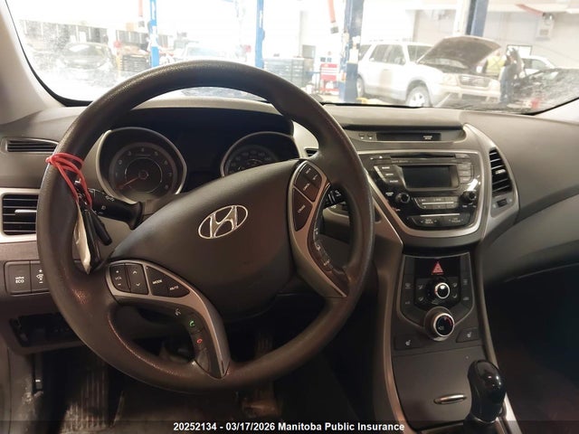KMHDH4AE1FU307637 Hyundai ELANTRA SE