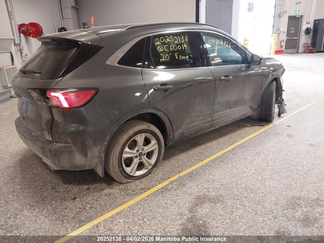 20252138 :رقم المزاد ، 1FMCU9DZ5LUC60014 vin ، 2020 Ford Escape Titanium Hybrid مزاد بيع