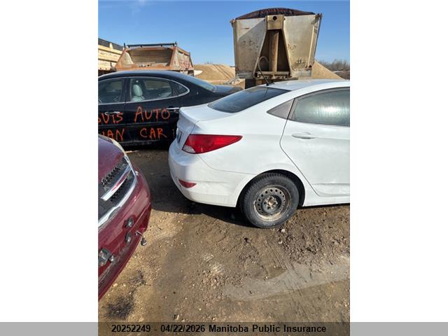 KMHCT4AE5HU183840 Hyundai ACCENT GL