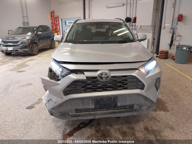 2021 Toyota Rav4 Le მანქანა იყიდება აუქციონზე, vin: 2T3B1RFV9MW152387, აუქციონის ნომერი: 20252253