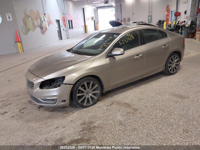 Volvo S60 T6 2015 YV149MFL7F2368277 Image 2