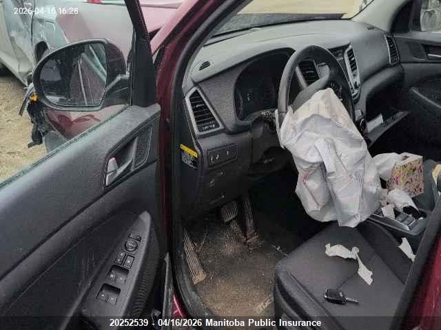 KM8J33A40HU333927 Hyundai Tucson