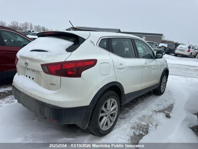 JN1BJ1CR5HW109359 Nissan Qashqai S