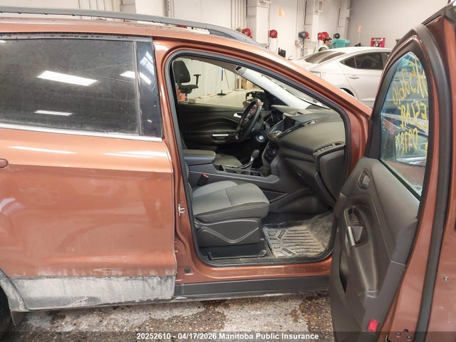 1FMCU9GD3HUD97878 Ford ESCAPE SE