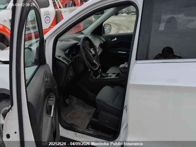 1FMCU9GD1HUE10918 Ford ESCAPE SE