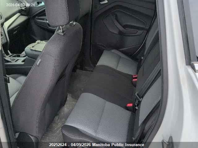 1FMCU9GD1HUE10918 Ford ESCAPE SE