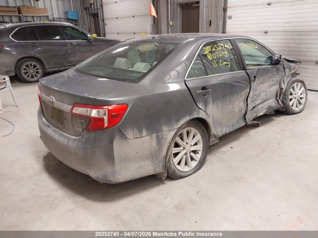 2013 Toyota Camry Xle Hybrid მანქანა იყიდება აუქციონზე, vin: 4T1BD1FK2DU072937, აუქციონის ნომერი: 20252740