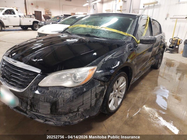 20252756 :رقم المزاد ، 1C3CCBBB6DN711083 vin ، 2013 Chrysler 200 Touring مزاد بيع