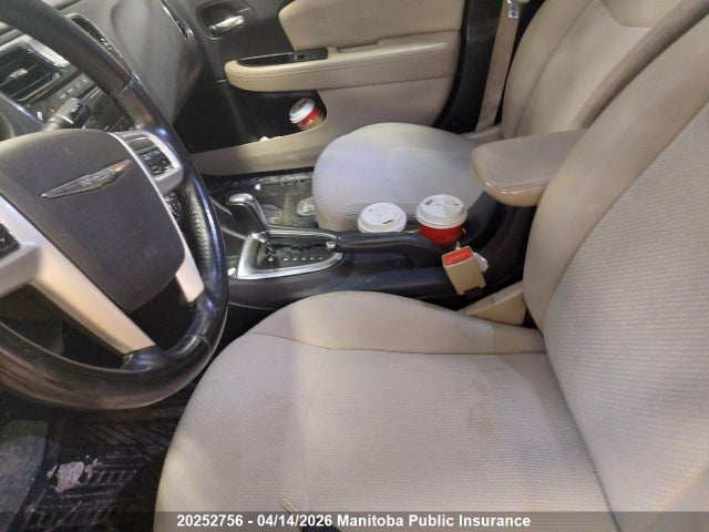20252756 :رقم المزاد ، 1C3CCBBB6DN711083 vin ، 2013 Chrysler 200 Touring مزاد بيع