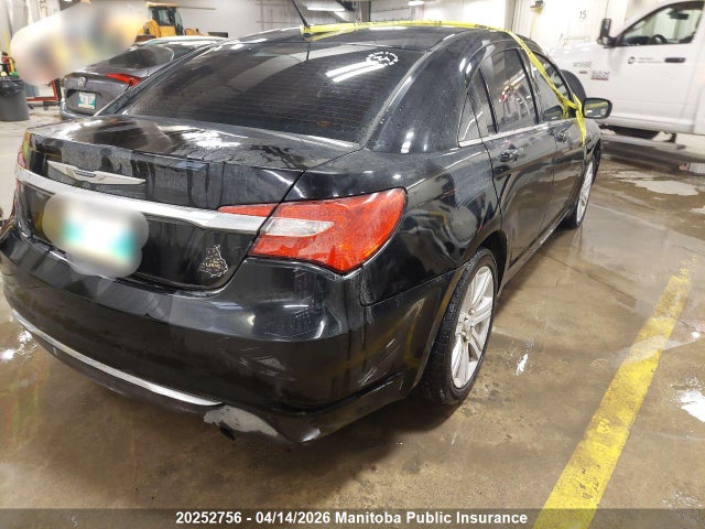 20252756 :رقم المزاد ، 1C3CCBBB6DN711083 vin ، 2013 Chrysler 200 Touring مزاد بيع