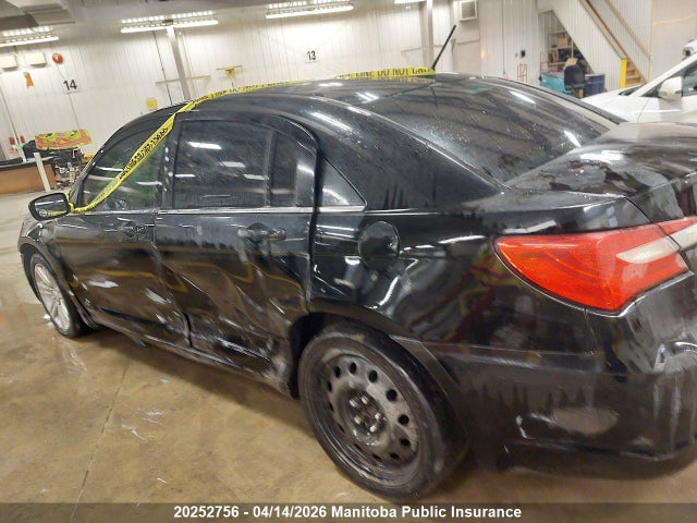20252756 :رقم المزاد ، 1C3CCBBB6DN711083 vin ، 2013 Chrysler 200 Touring مزاد بيع