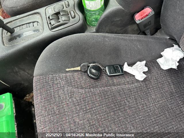 20252923 :رقم المزاد ، 1G8ZK5272YZ205698 vin ، 2000 Saturn Sl2 مزاد بيع