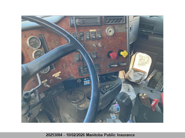 1995 International 9200 მანქანა იყიდება აუქციონზე, vin: 2HSFMAHR3SC038249, აუქციონის ნომერი: 20253084