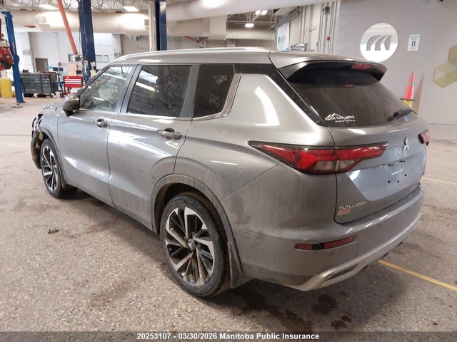 JA4J4UA85NZ617606 Mitsubishi Outlander Le