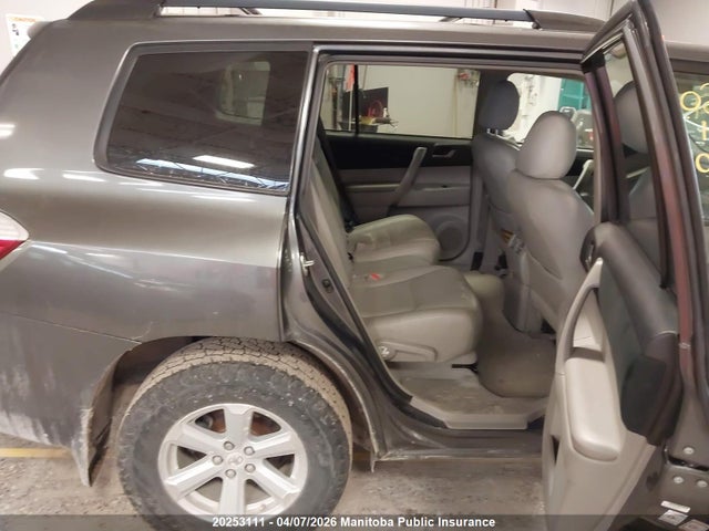 2010 Toyota Highlander Sport V6 მანქანა იყიდება აუქციონზე, vin: 5TDJK3EH1AS003860, აუქციონის ნომერი: 20253111