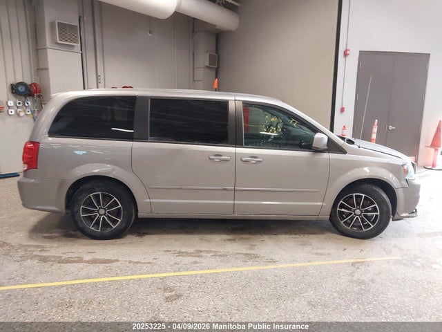 20253225 :رقم المزاد ، 2C4RDGBG6HR686299 vin ، 2017 Dodge Grand Caravan Se مزاد بيع
