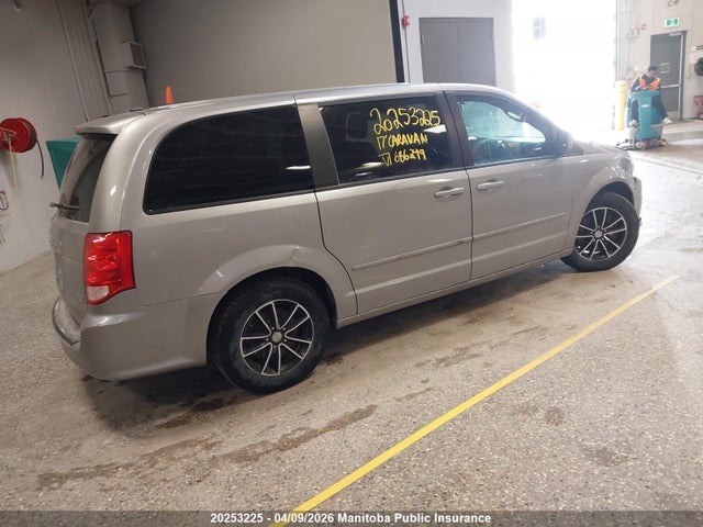20253225 :رقم المزاد ، 2C4RDGBG6HR686299 vin ، 2017 Dodge Grand Caravan Se مزاد بيع