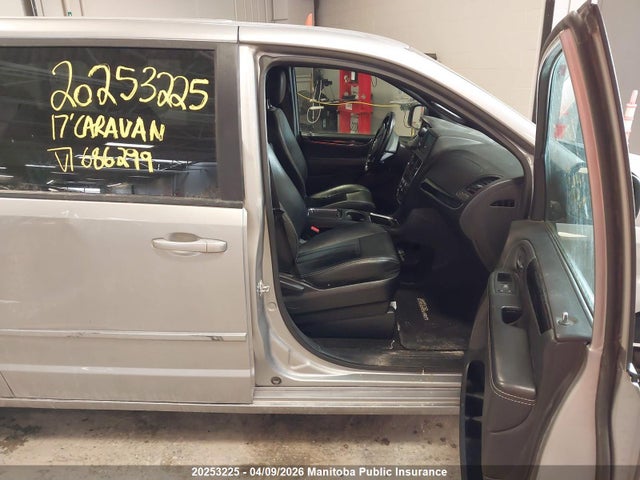 20253225 :رقم المزاد ، 2C4RDGBG6HR686299 vin ، 2017 Dodge Grand Caravan Se مزاد بيع