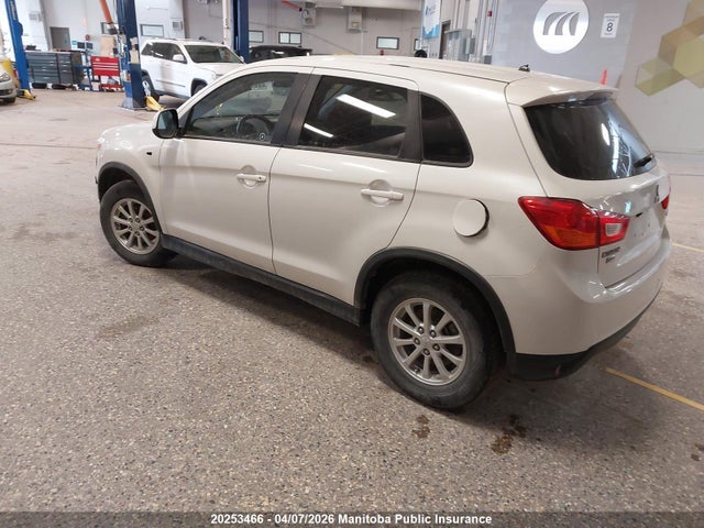 JA4AJ3AUXGZ607009 Mitsubishi RVR SE
