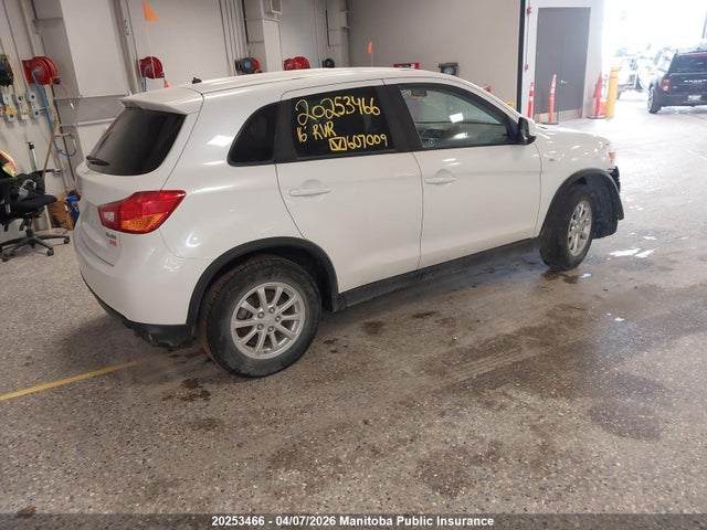 JA4AJ3AUXGZ607009 Mitsubishi RVR SE