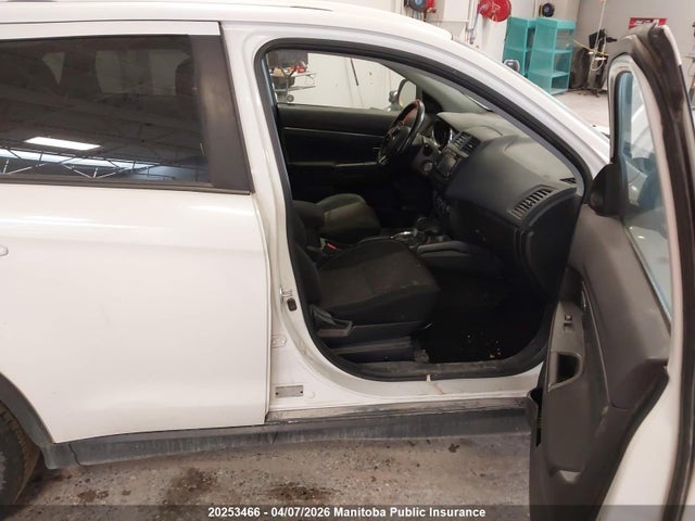 JA4AJ3AUXGZ607009 Mitsubishi RVR SE