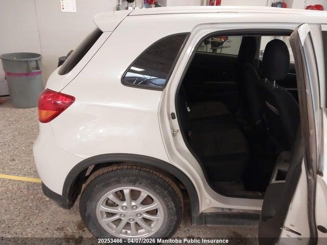JA4AJ3AUXGZ607009 Mitsubishi RVR SE