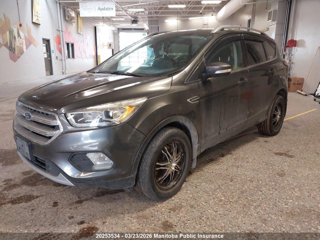 1FMCU9J93JUB17905 Ford Escape Titanium