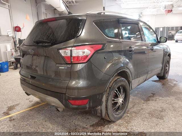 1FMCU9J93JUB17905 Ford Escape Titanium