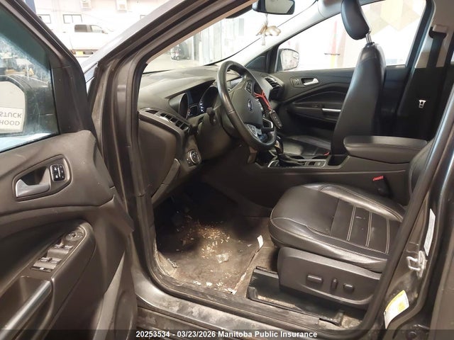 1FMCU9J93JUB17905 Ford Escape Titanium