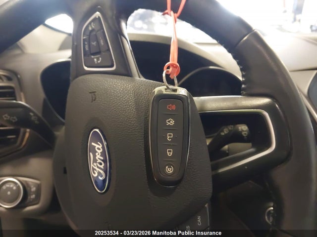 1FMCU9J93JUB17905 Ford Escape Titanium