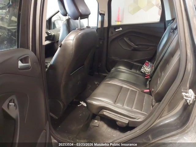 1FMCU9J93JUB17905 Ford Escape Titanium