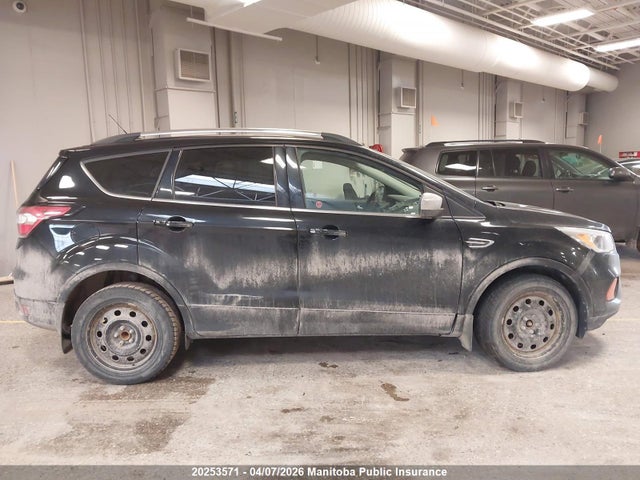 1FMCU0G98HUB63999 Ford ESCAPE SE