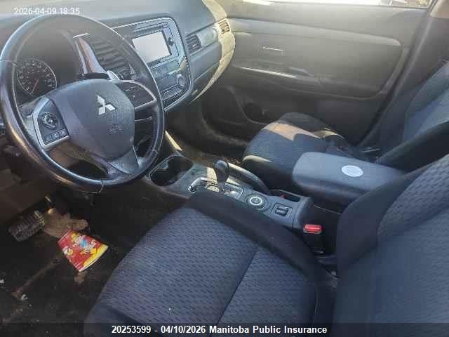 JA4JZ3AX0EZ601672 Mitsubishi Outlander Se