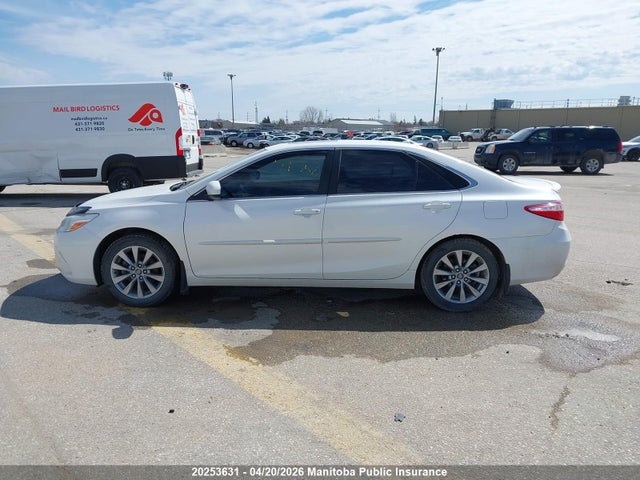 20253631 :رقم المزاد ، 4T1BF1FKXFU923721 vin ، 2015 Toyota Camry Xle مزاد بيع