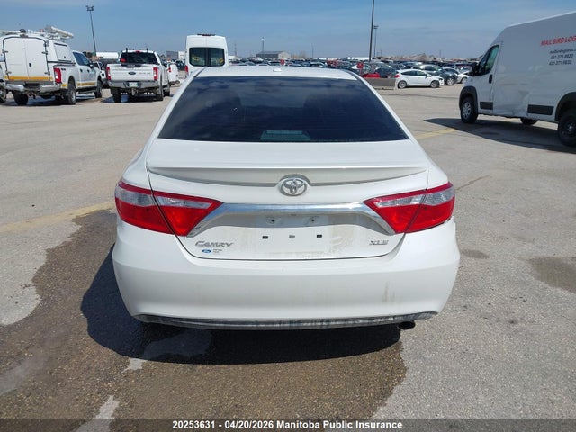 20253631 :رقم المزاد ، 4T1BF1FKXFU923721 vin ، 2015 Toyota Camry Xle مزاد بيع