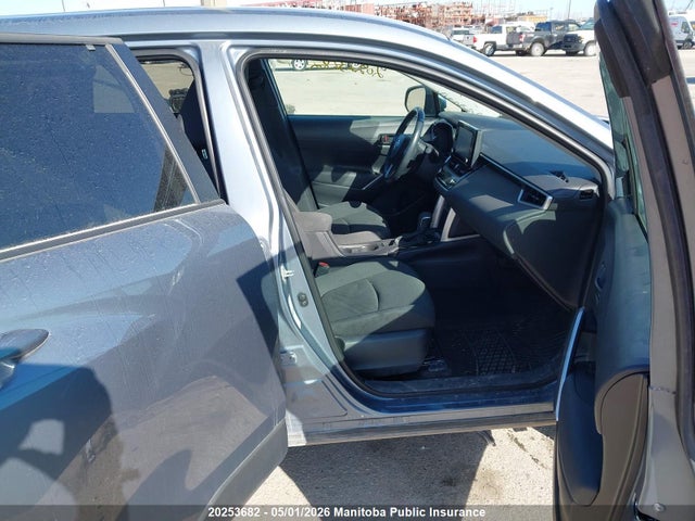 2022 Toyota Corolla Cross Le მანქანა იყიდება აუქციონზე, vin: 7MUCAABG3NV036902, აუქციონის ნომერი: 20253682