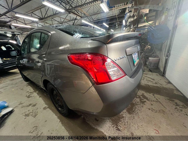 2013 Nissan Versa 1.6 S მანქანა იყიდება აუქციონზე, vin: 3N1CN7AP6DL895671, აუქციონის ნომერი: 20253856