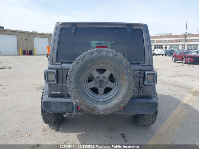 1C4HJXEGXMW833032 Jeep Wrangler Unlimited Sahara
