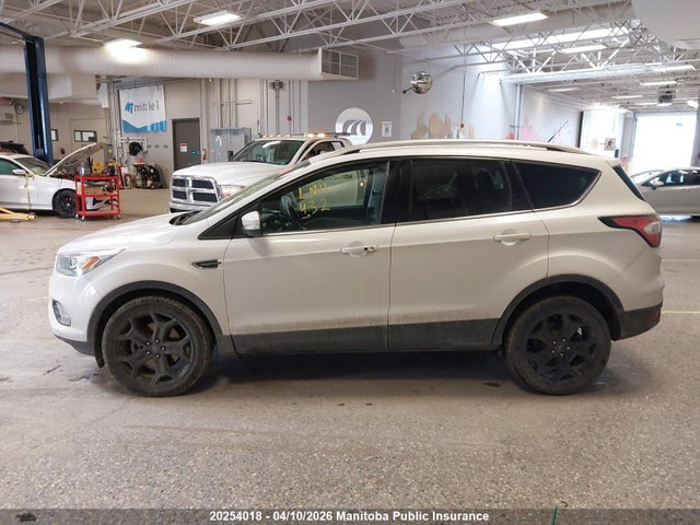 1FMCU9J93HUD31657 Ford Escape Titanium