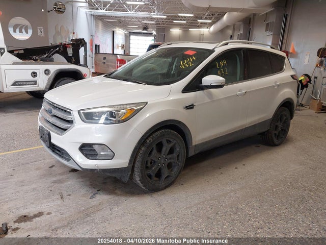 1FMCU9J93HUD31657 Ford Escape Titanium